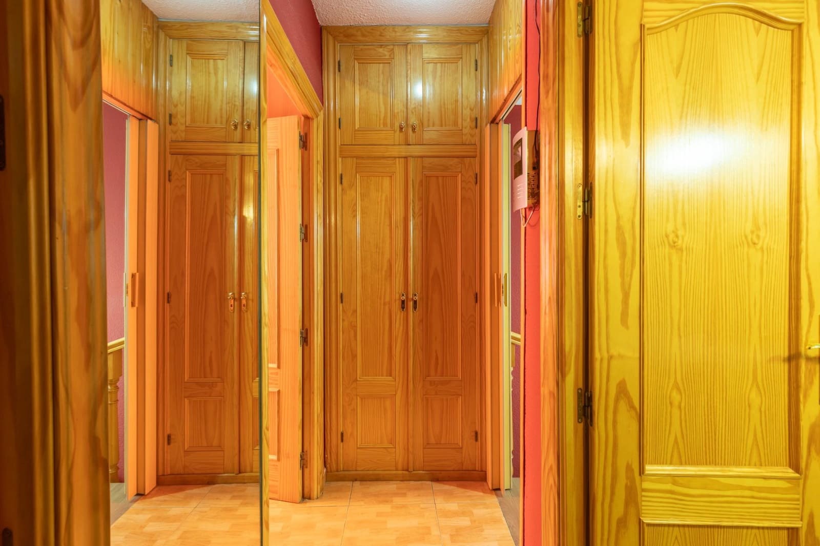 3 makuuhuone Paritalo myytävänä paikassa Armilla mukana 
autotalli - 230 000 € (Ref: 9373699)