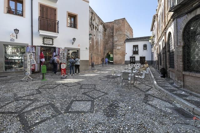 Haus zu verkaufen in Granada Stadt - 750.000 € (Ref: 9373704)