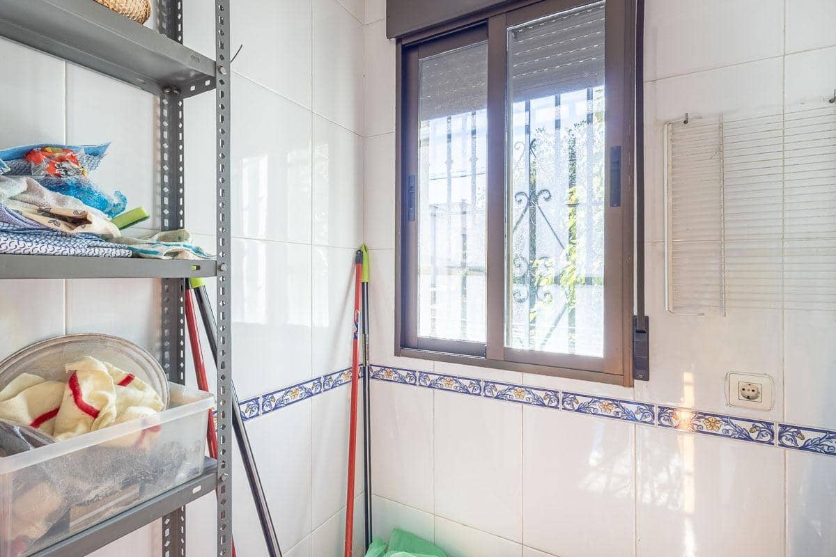 3 makuuhuone Huvila myytävänä paikassa Ogijares mukana 
autotalli - 395 000 € (Ref: 9375475)