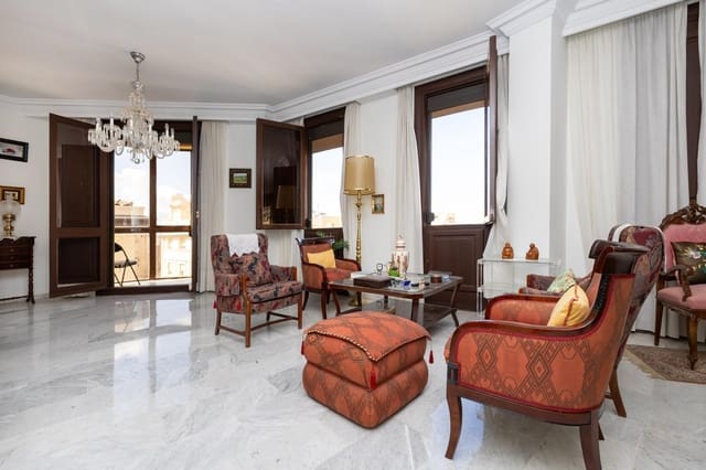 5 bedroom Flat for sale in Centro, Granada city - € 1,100,000 (Ref: 9379305)