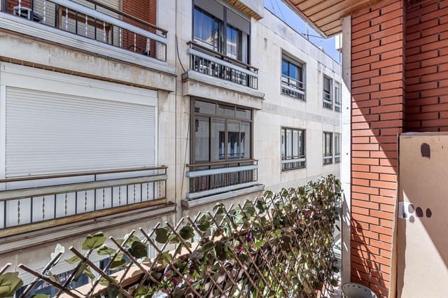 3 sovrum Lägenhet till salu i Centro - Sagrario, Granada stad med garage - 395 000 € (Ref: 9382755)