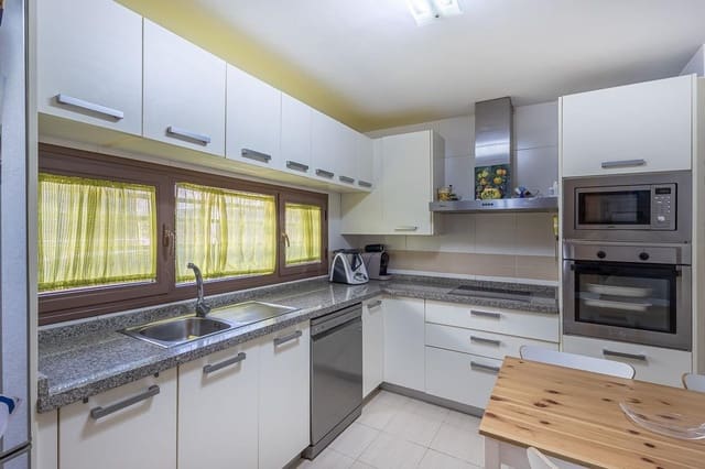 4 bedroom Terraced Villa for sale in Jun with pool garage - € 280,000 (Ref: 9382758)