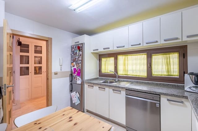 4 bedroom Terraced Villa for sale in Jun with pool garage - € 280,000 (Ref: 9382758)