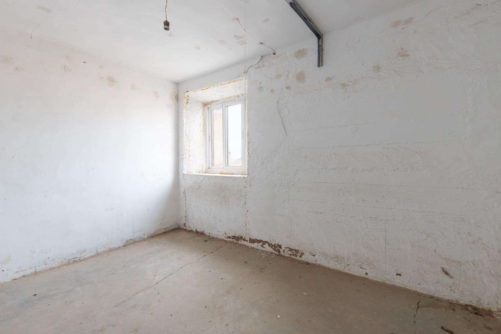 6 bedroom Townhouse for sale in Gojar with garage - € 140,000 (Ref: 9382762)