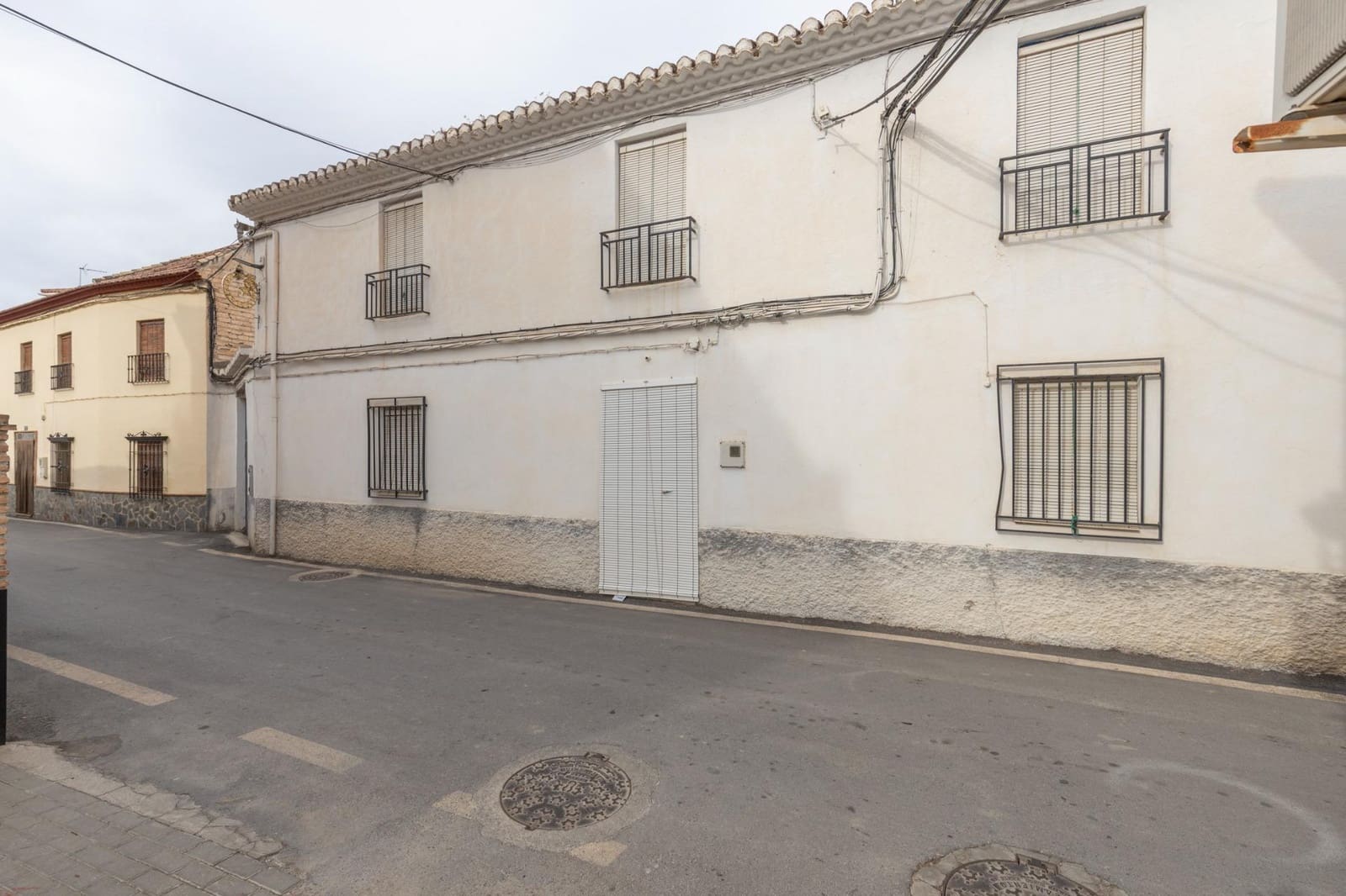 6 bedroom Townhouse for sale in Gojar with garage - € 140,000 (Ref: 9382762)