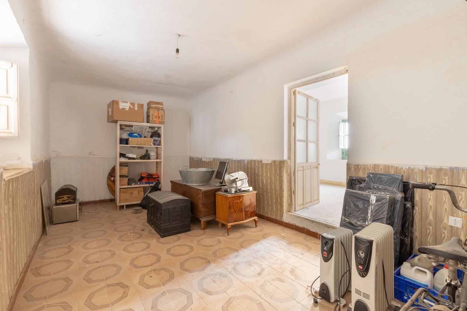 6 bedroom Townhouse for sale in Gojar with garage - € 140,000 (Ref: 9382762)