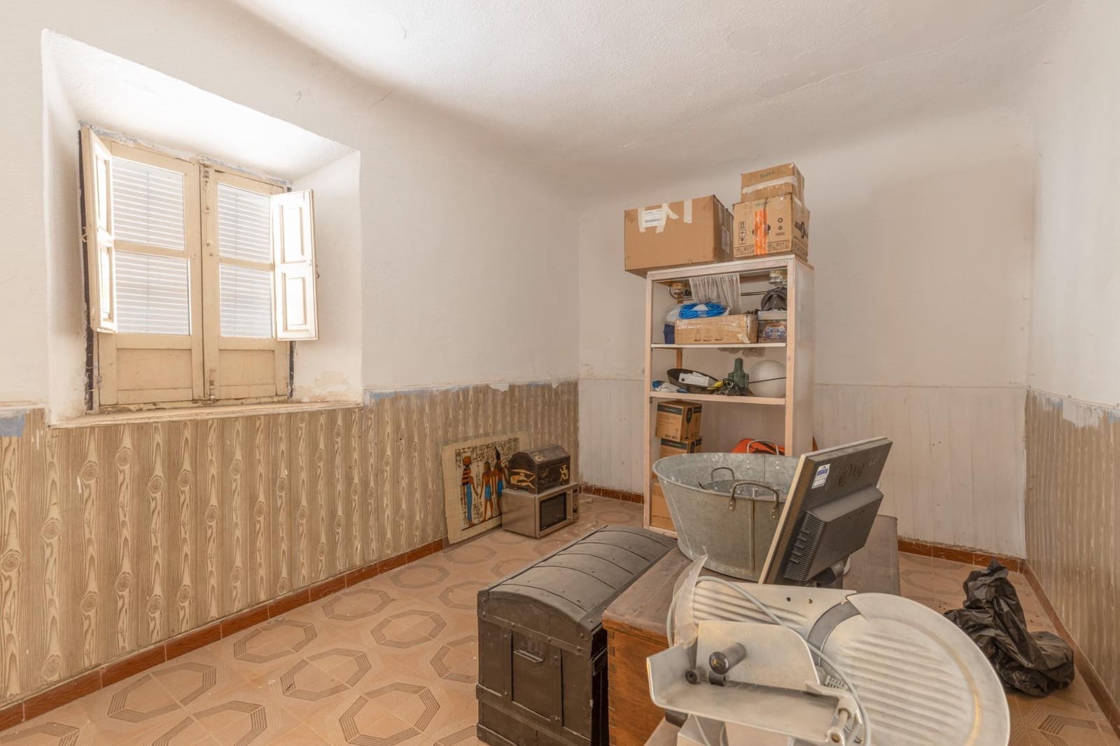 6 bedroom Townhouse for sale in Gojar with garage - € 140,000 (Ref: 9382762)