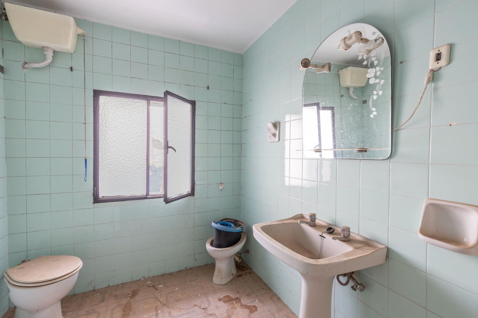 6 bedroom Townhouse for sale in Gojar with garage - € 140,000 (Ref: 9382762)