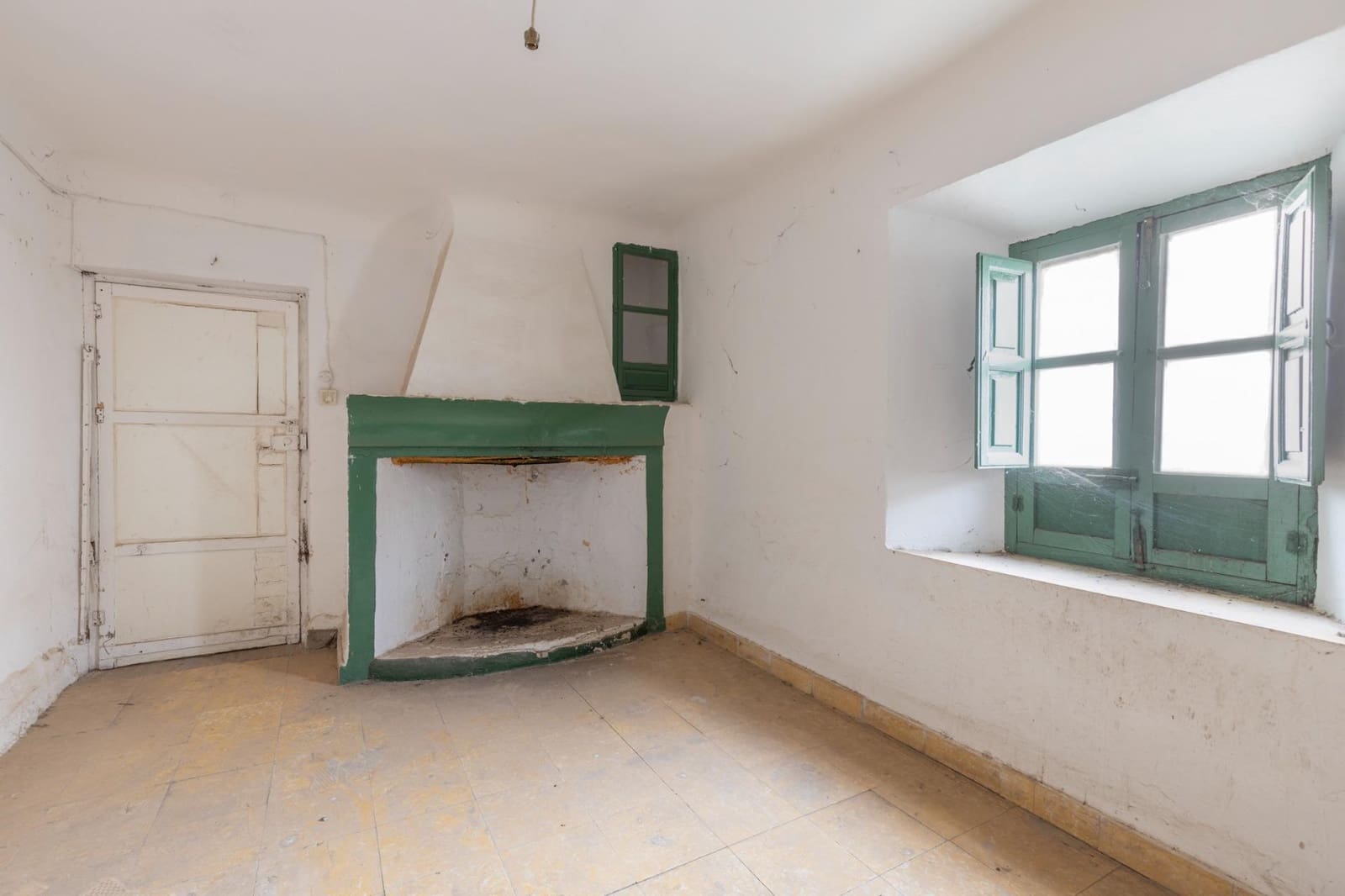 6 bedroom Townhouse for sale in Gojar with garage - € 140,000 (Ref: 9382762)