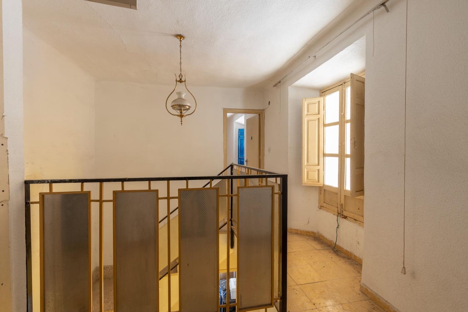 6 bedroom Townhouse for sale in Gojar with garage - € 140,000 (Ref: 9382762)