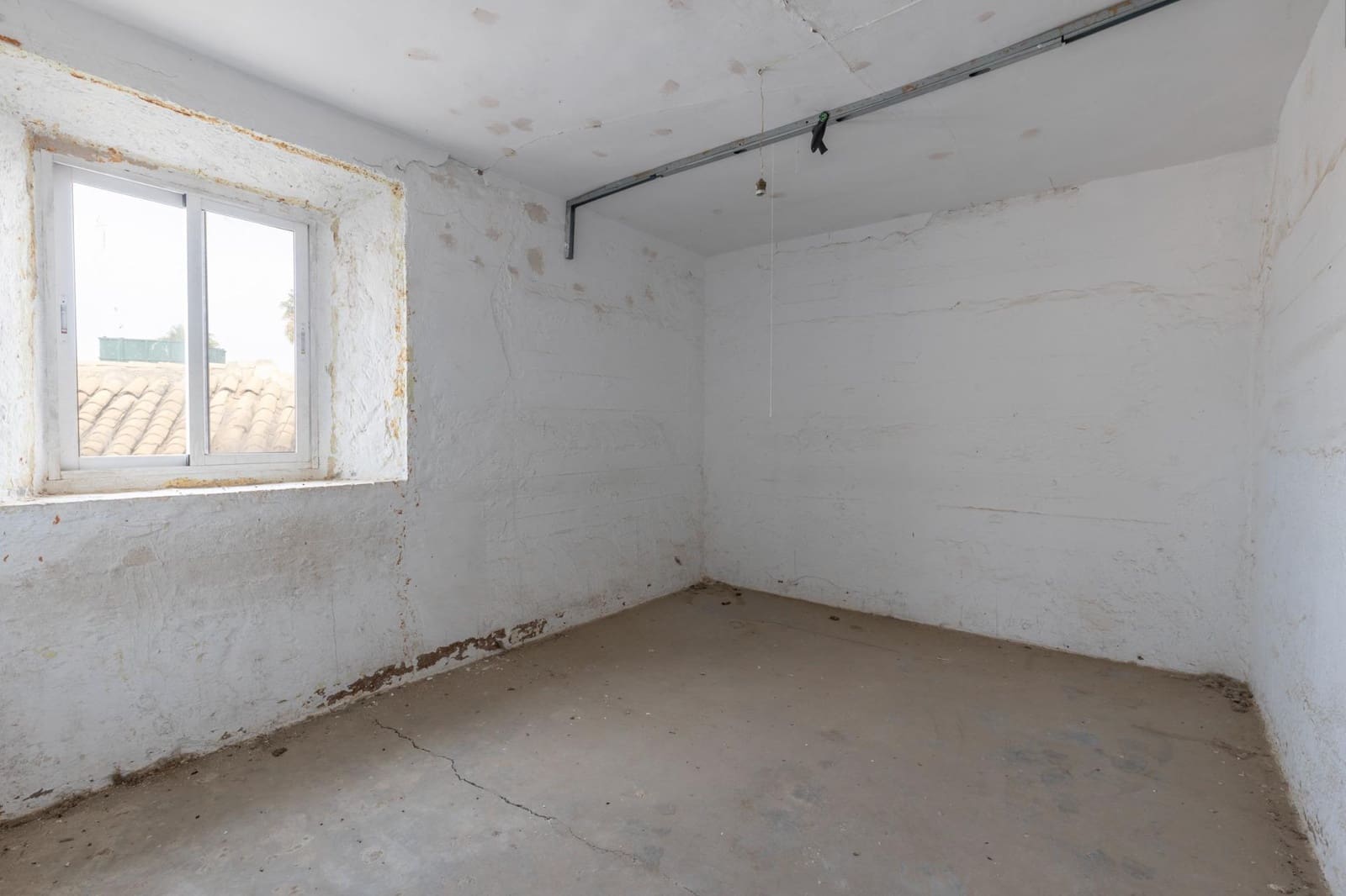 6 bedroom Townhouse for sale in Gojar with garage - € 140,000 (Ref: 9382762)