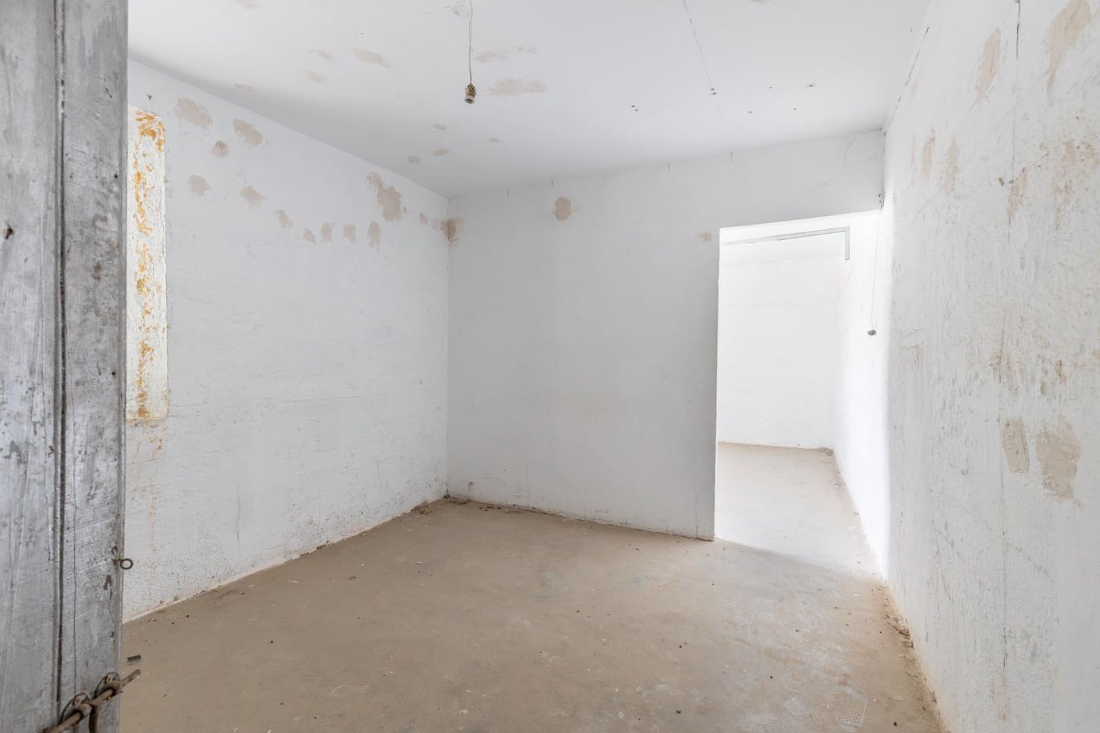 6 bedroom Townhouse for sale in Gojar with garage - € 140,000 (Ref: 9382762)