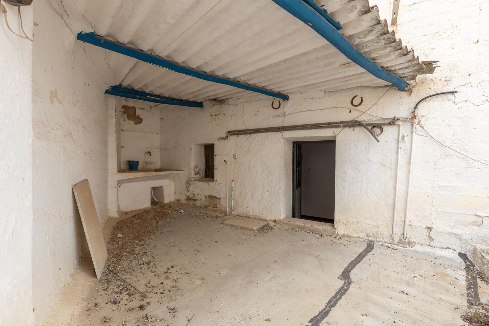 6 bedroom Townhouse for sale in Gojar with garage - € 140,000 (Ref: 9382762)