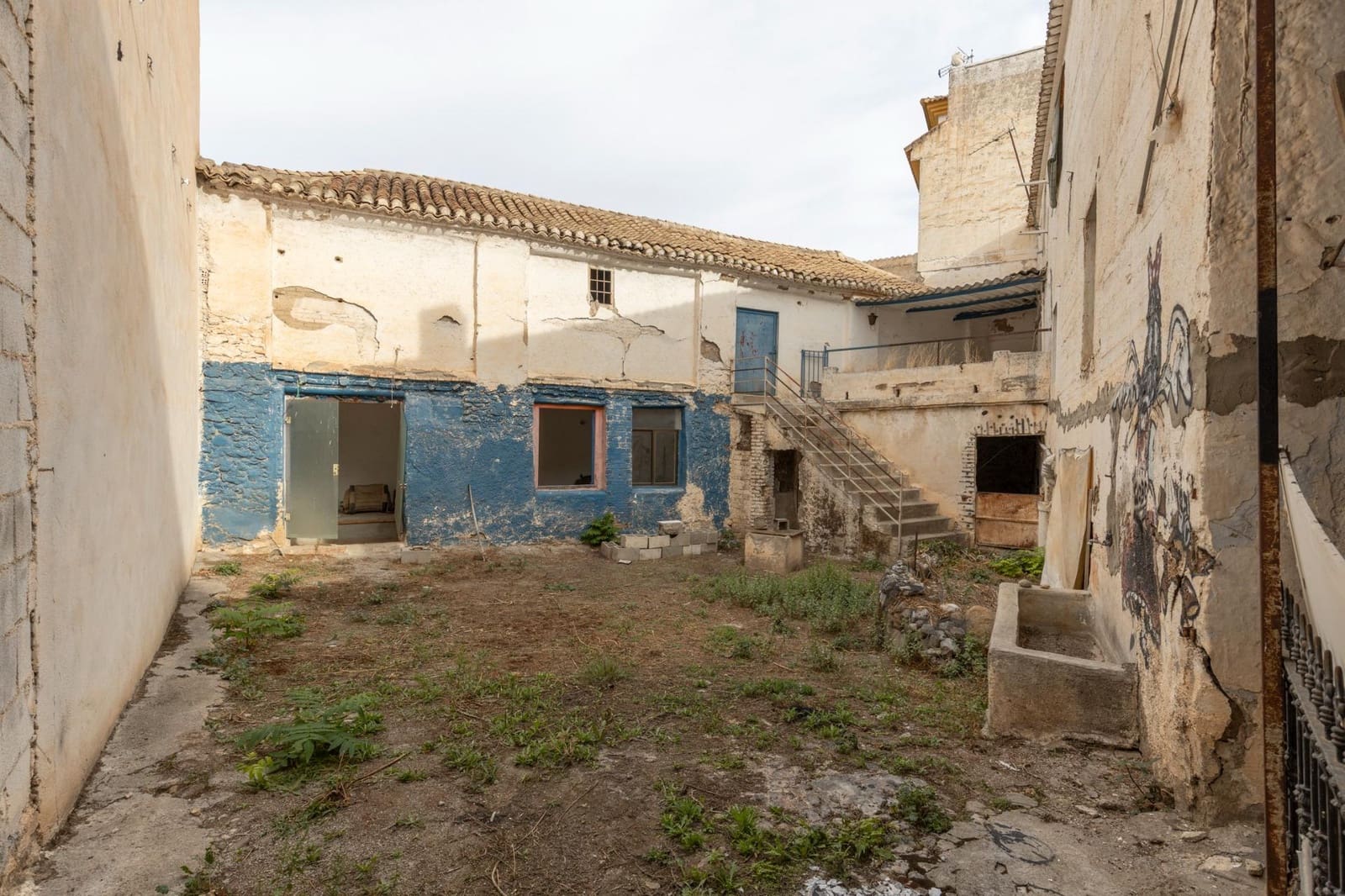 6 bedroom Townhouse for sale in Gojar with garage - € 140,000 (Ref: 9382762)