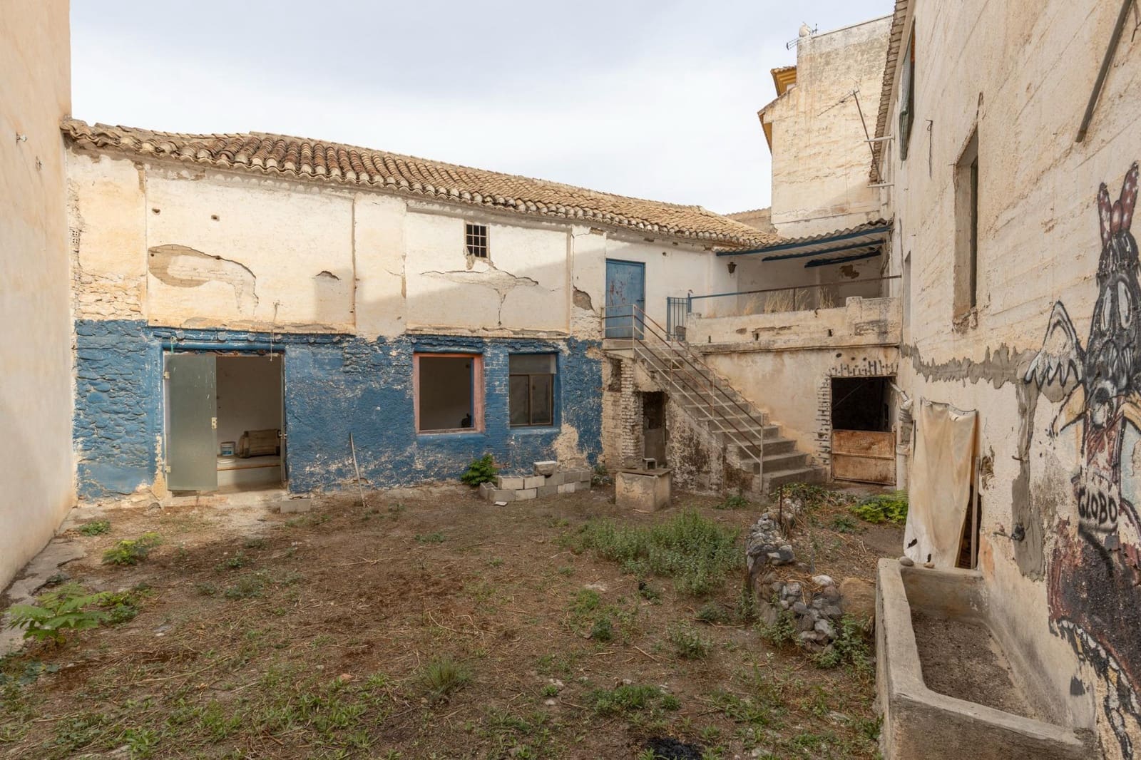 6 bedroom Townhouse for sale in Gojar with garage - € 140,000 (Ref: 9382762)