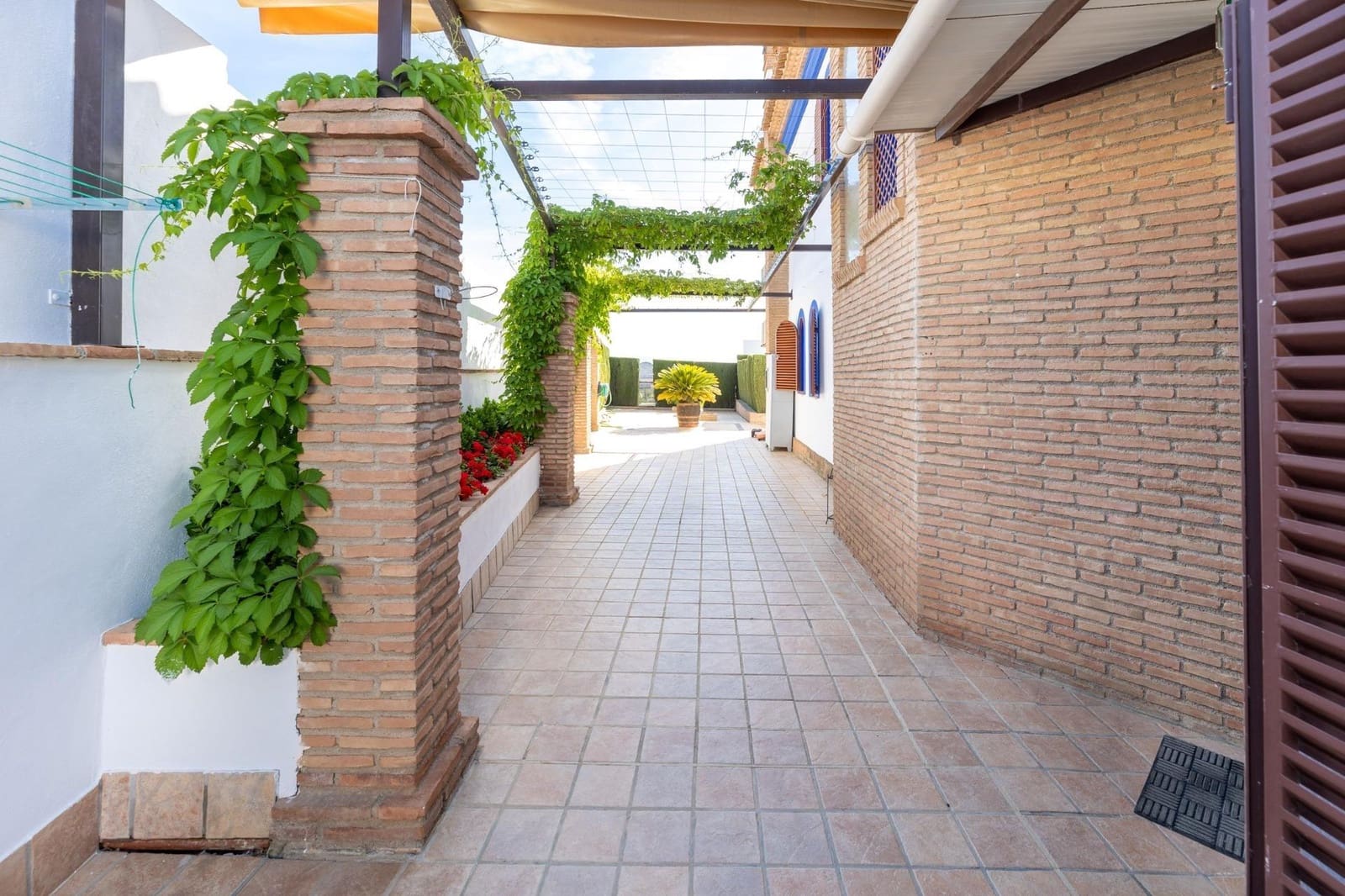 4 quarto Moradia para venda em Las Gabias com garagem - 495 000 € (Ref: 9386223)