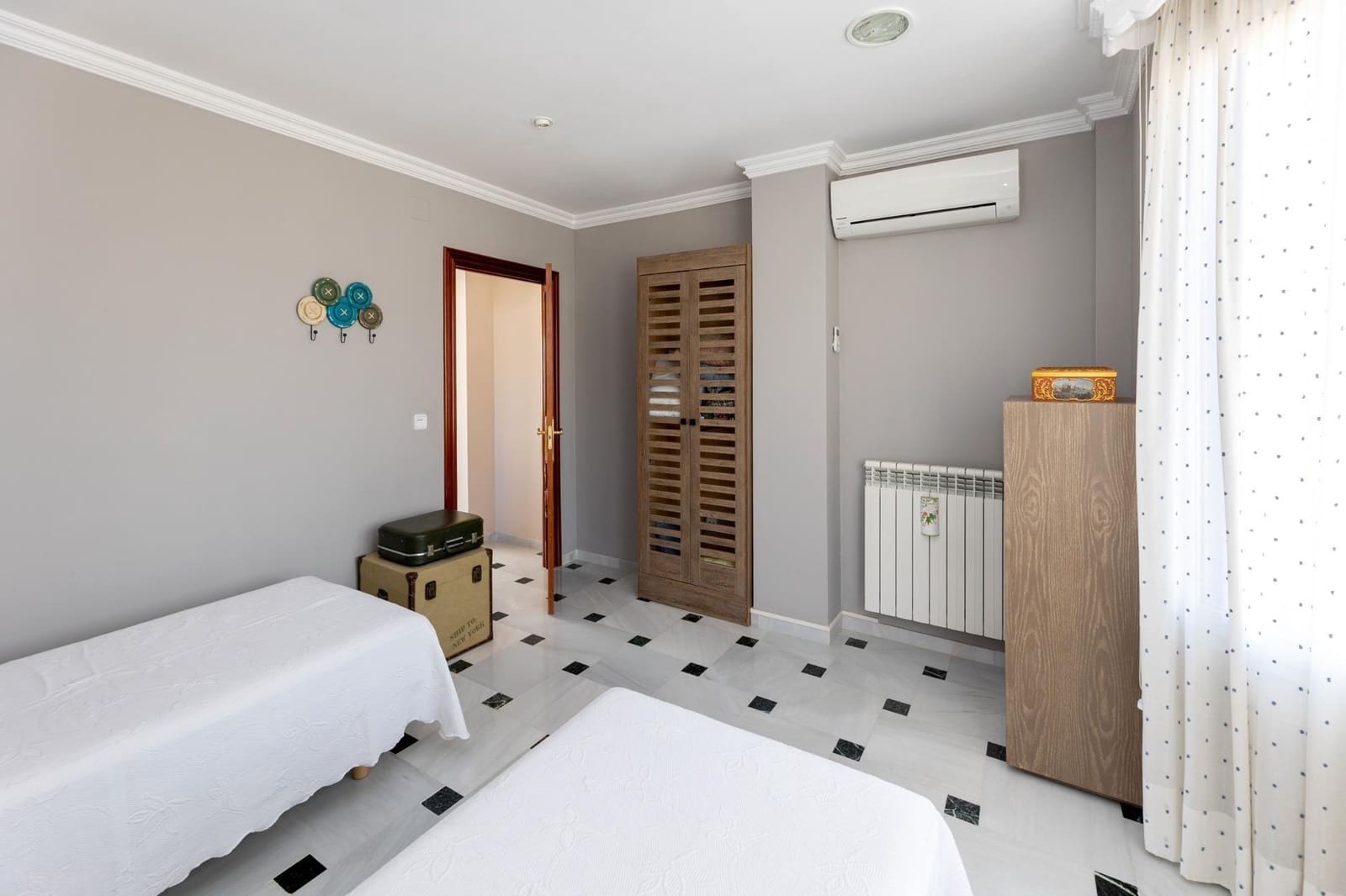 4 quarto Moradia para venda em Las Gabias com garagem - 495 000 € (Ref: 9386223)