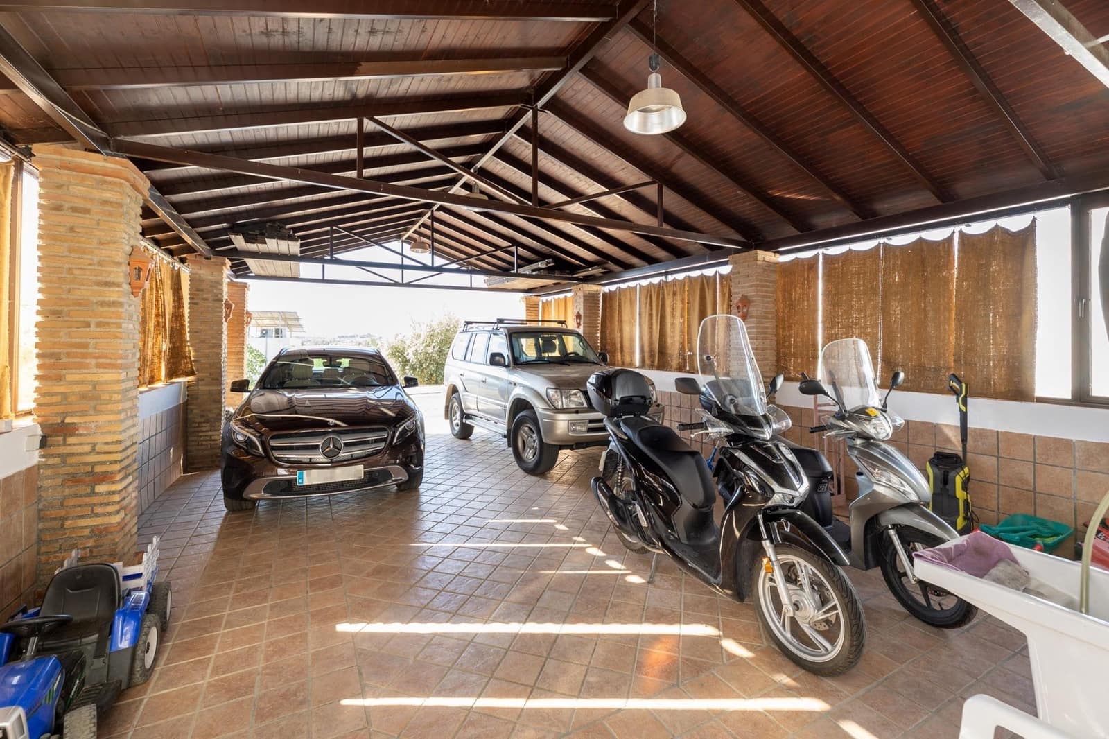 4 quarto Moradia para venda em Las Gabias com garagem - 495 000 € (Ref: 9386223)