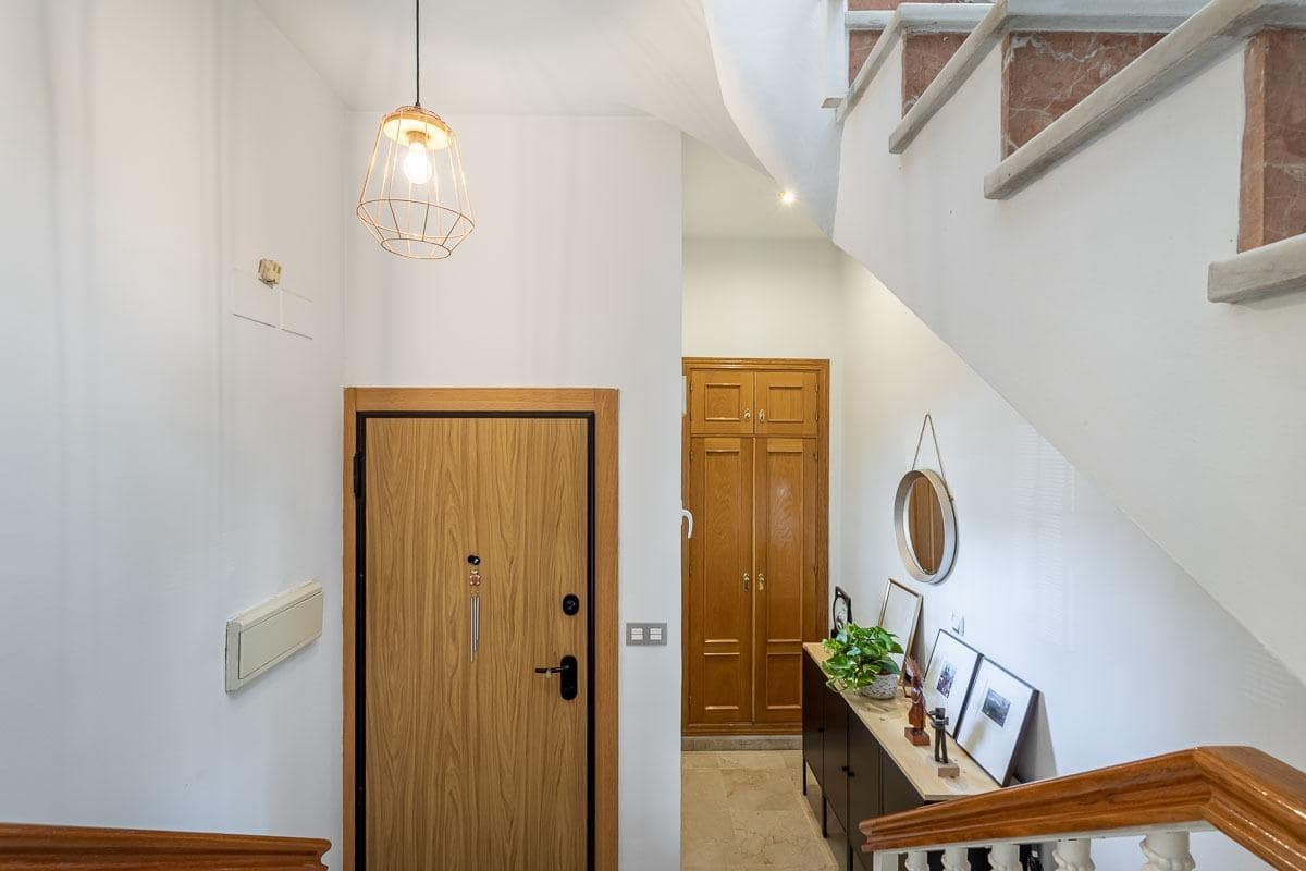 4 sypialnia Dom na sprzedaż w Miasto Grenada z garażem - 470 000 € (Ref: 9386225)