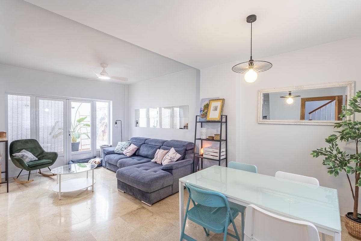 4 sypialnia Dom na sprzedaż w Miasto Grenada z garażem - 470 000 € (Ref: 9386225)