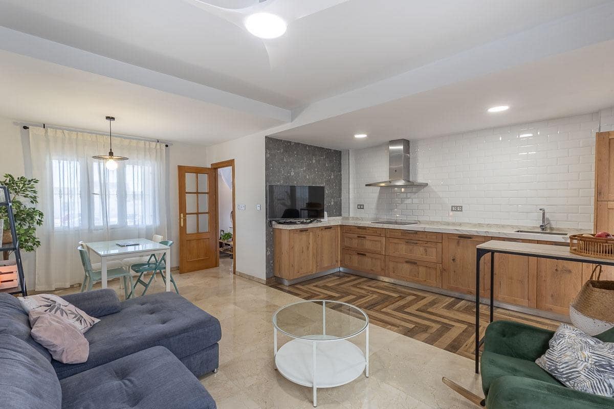 4 sypialnia Dom na sprzedaż w Miasto Grenada z garażem - 470 000 € (Ref: 9386225)