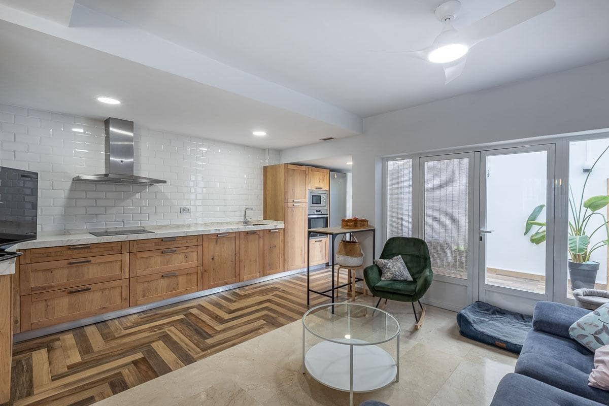 4 sypialnia Dom na sprzedaż w Miasto Grenada z garażem - 470 000 € (Ref: 9386225)