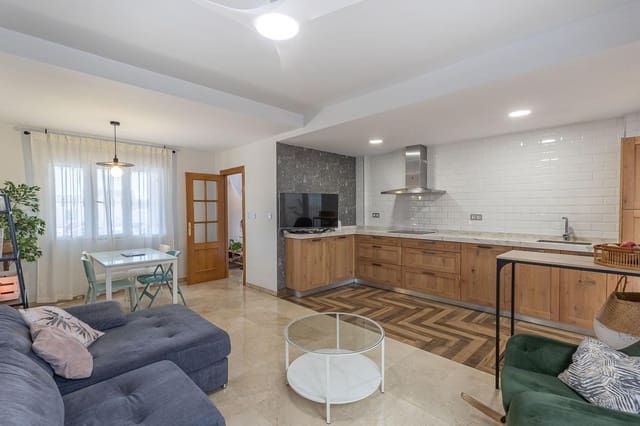 4 soveværelse Byhus til salg i Campus de la Salud, Granada by med garage - € 470.000 (Ref: 9386225)