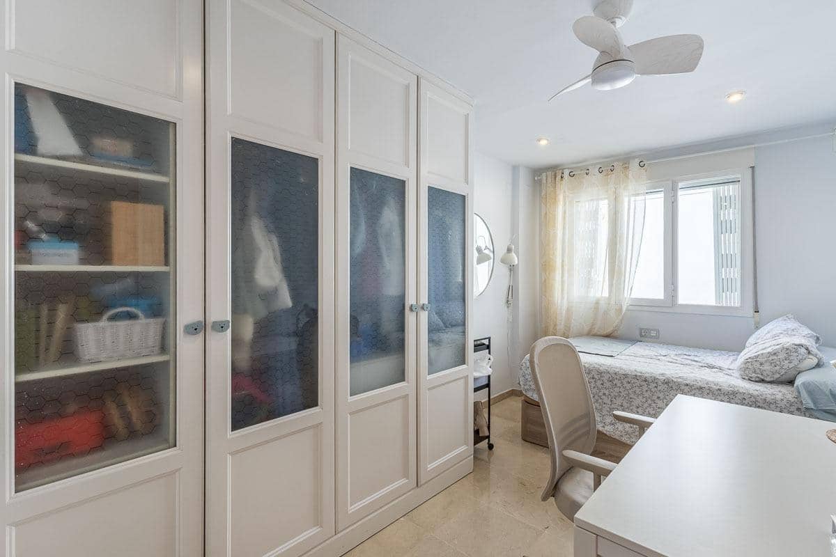 4 sypialnia Dom na sprzedaż w Miasto Grenada z garażem - 470 000 € (Ref: 9386225)