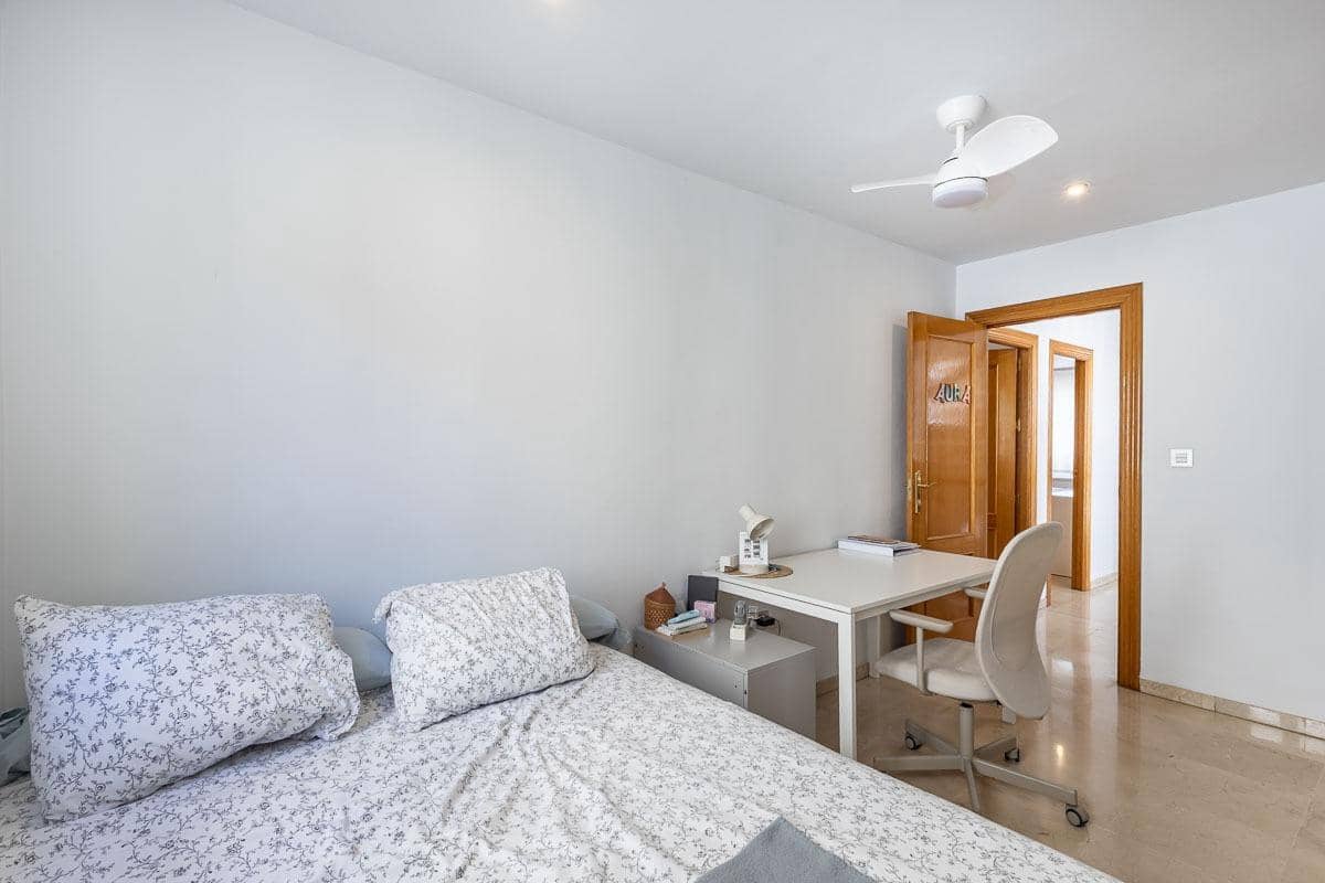 4 sypialnia Dom na sprzedaż w Miasto Grenada z garażem - 470 000 € (Ref: 9386225)