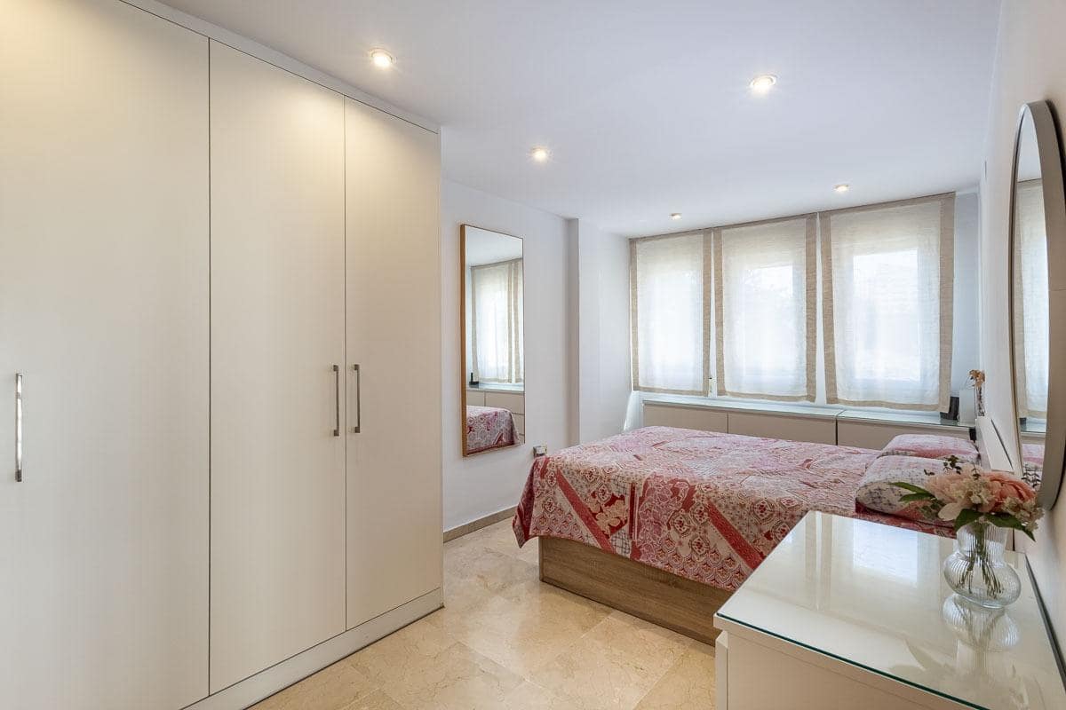 4 sypialnia Dom na sprzedaż w Miasto Grenada z garażem - 470 000 € (Ref: 9386225)