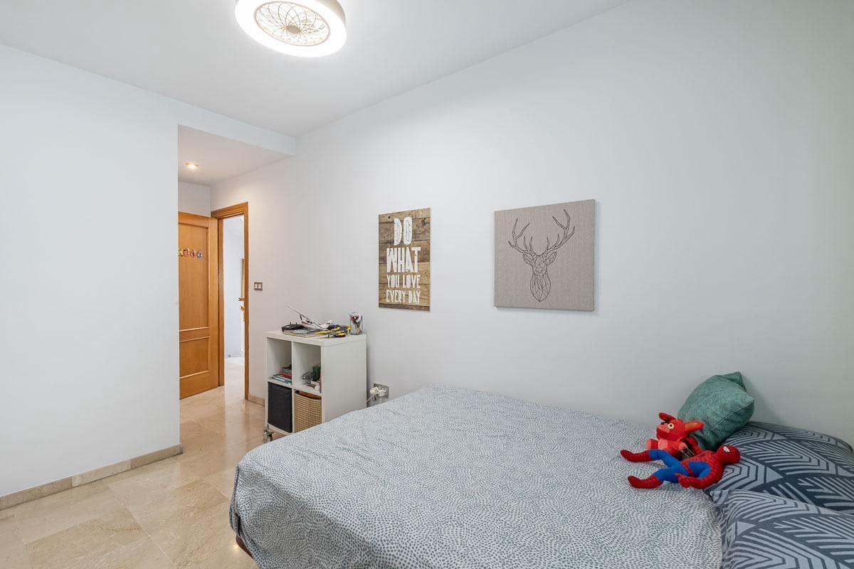 4 sypialnia Dom na sprzedaż w Miasto Grenada z garażem - 470 000 € (Ref: 9386225)