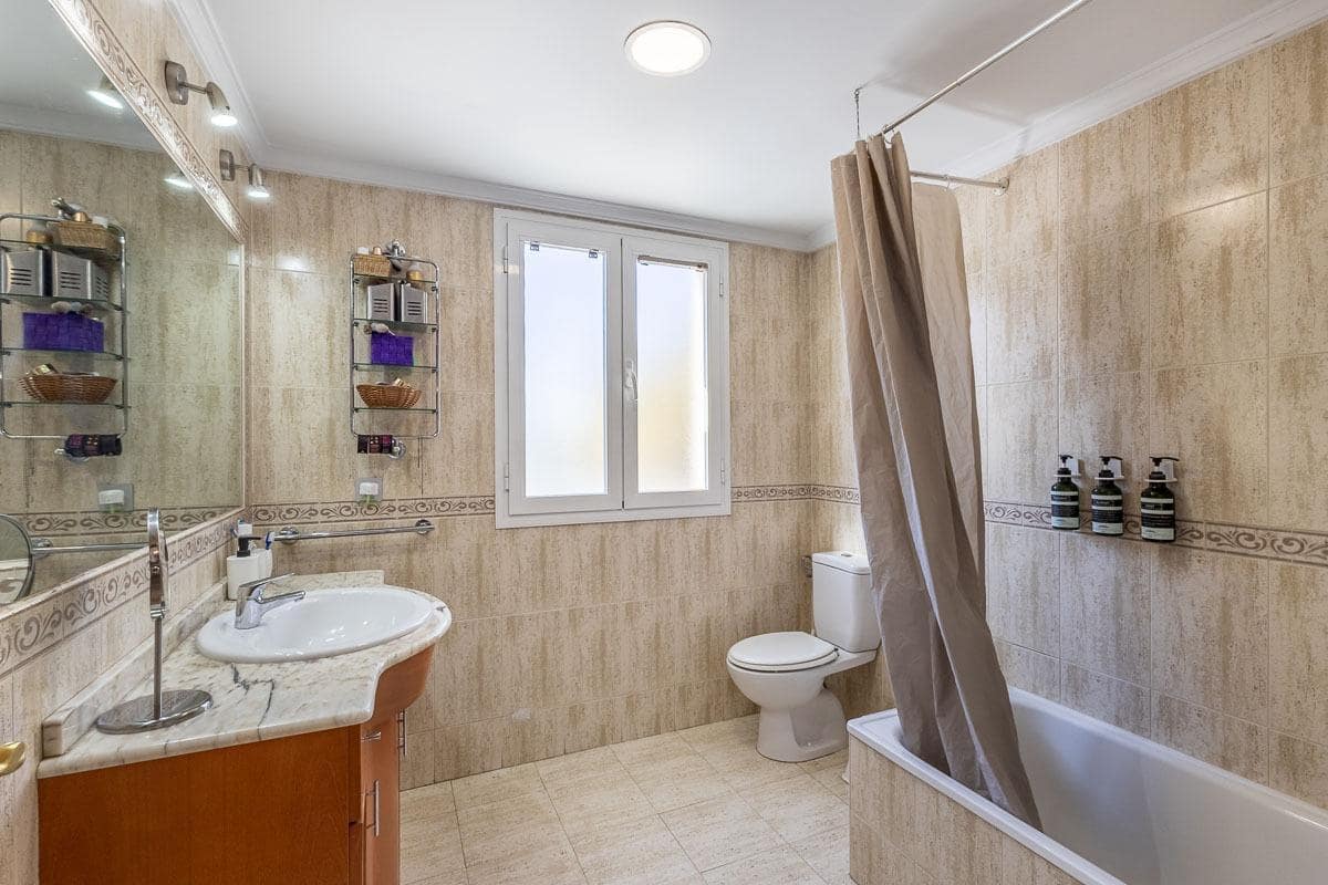 4 sypialnia Dom na sprzedaż w Miasto Grenada z garażem - 470 000 € (Ref: 9386225)