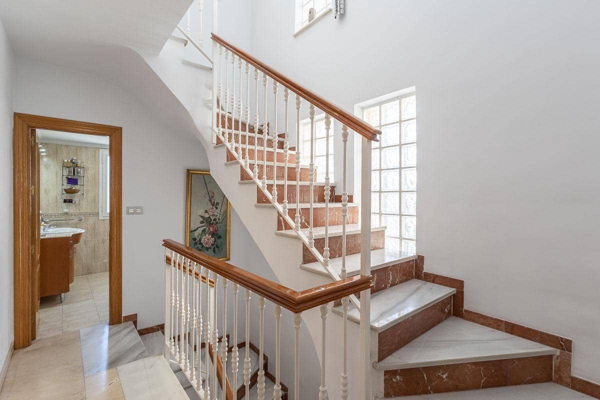 4 sypialnia Dom na sprzedaż w Miasto Grenada z garażem - 470 000 € (Ref: 9386225)