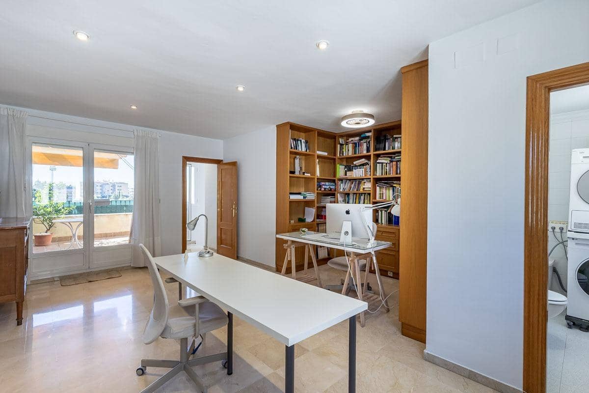 4 sypialnia Dom na sprzedaż w Miasto Grenada z garażem - 470 000 € (Ref: 9386225)