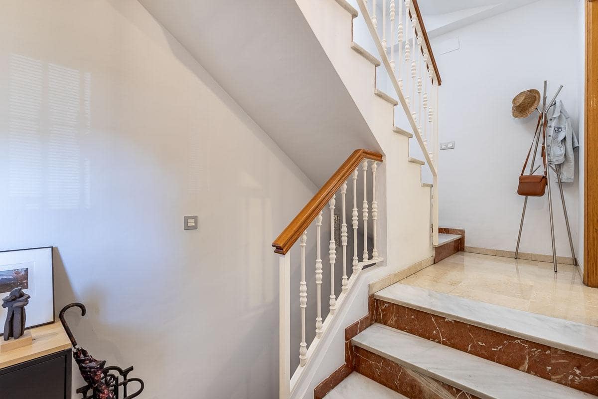 4 sypialnia Dom na sprzedaż w Miasto Grenada z garażem - 470 000 € (Ref: 9386225)