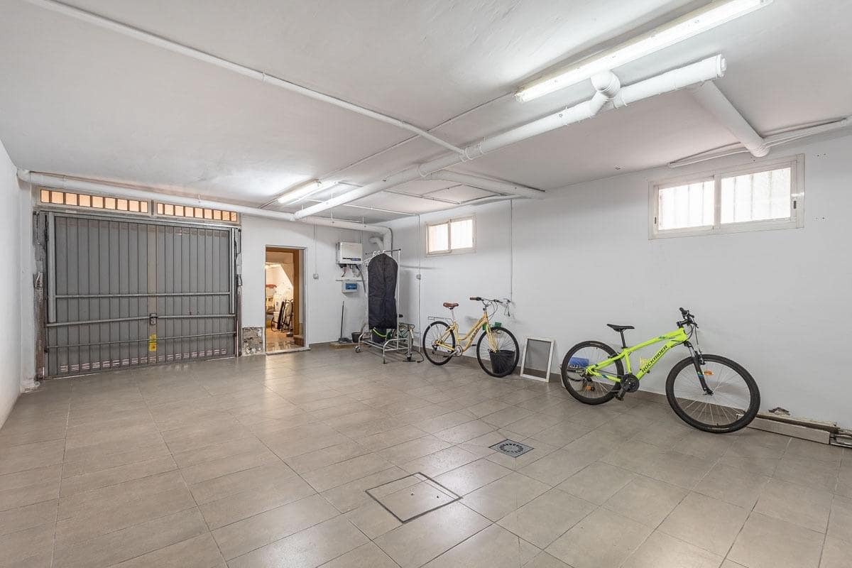 4 sypialnia Dom na sprzedaż w Miasto Grenada z garażem - 470 000 € (Ref: 9386225)