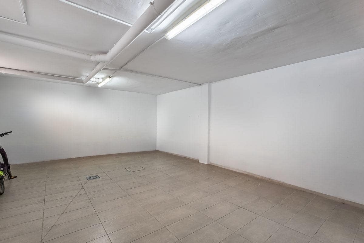 4 sypialnia Dom na sprzedaż w Miasto Grenada z garażem - 470 000 € (Ref: 9386225)