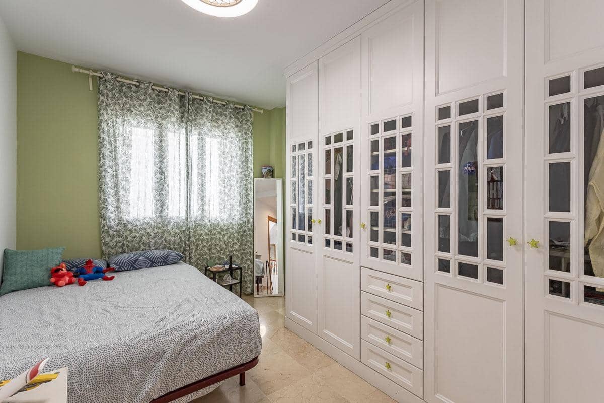 4 sypialnia Dom na sprzedaż w Miasto Grenada z garażem - 470 000 € (Ref: 9386225)