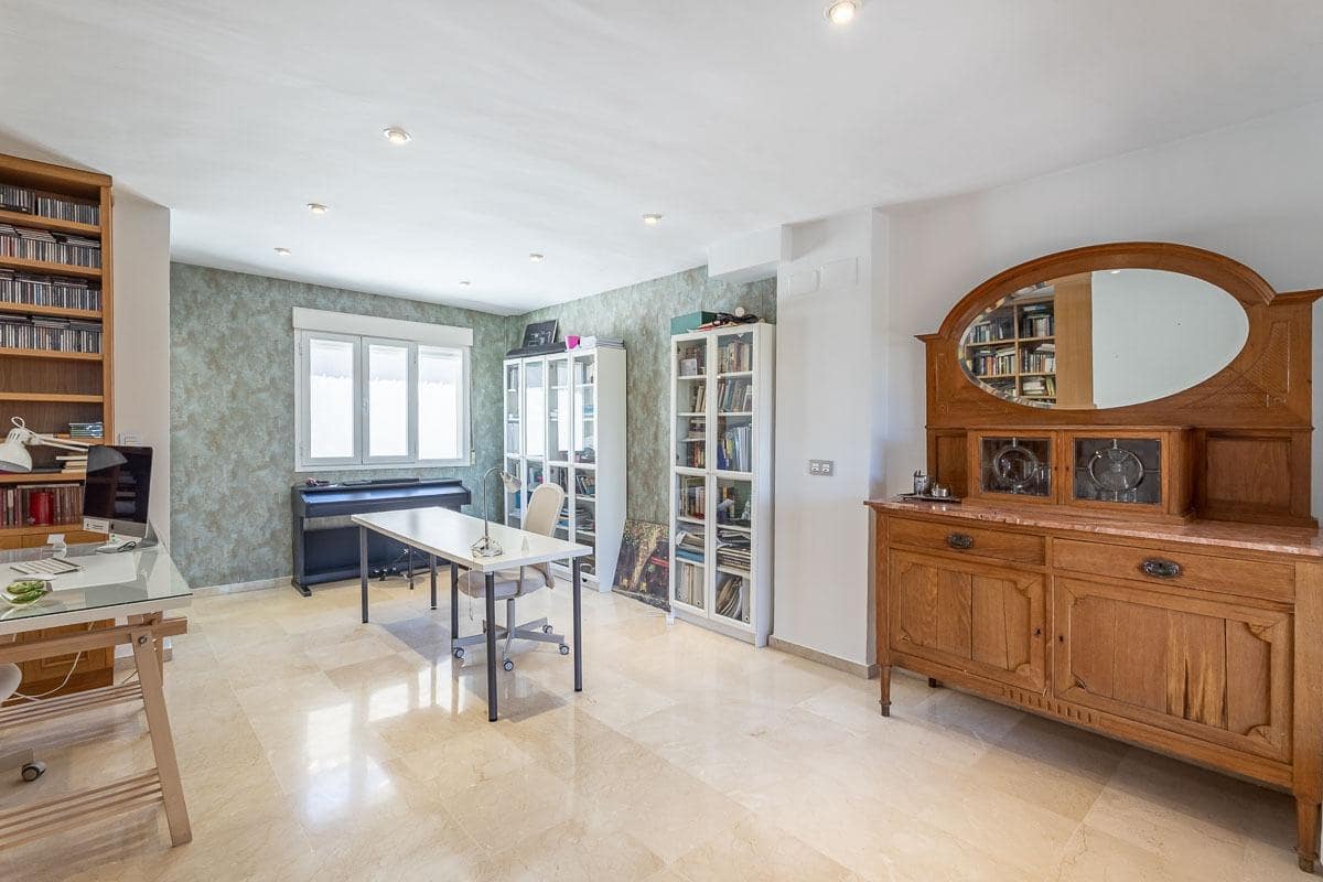 4 sypialnia Dom na sprzedaż w Miasto Grenada z garażem - 470 000 € (Ref: 9386225)