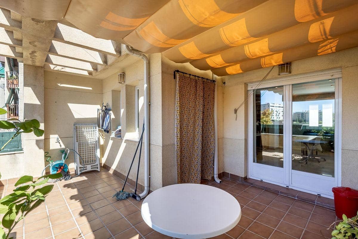 4 sypialnia Dom na sprzedaż w Miasto Grenada z garażem - 470 000 € (Ref: 9386225)