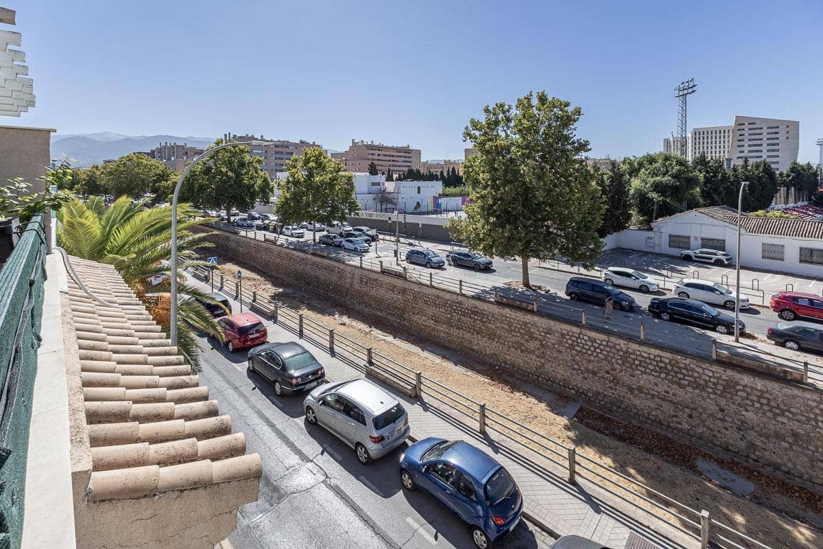 4 sypialnia Dom na sprzedaż w Miasto Grenada z garażem - 470 000 € (Ref: 9386225)