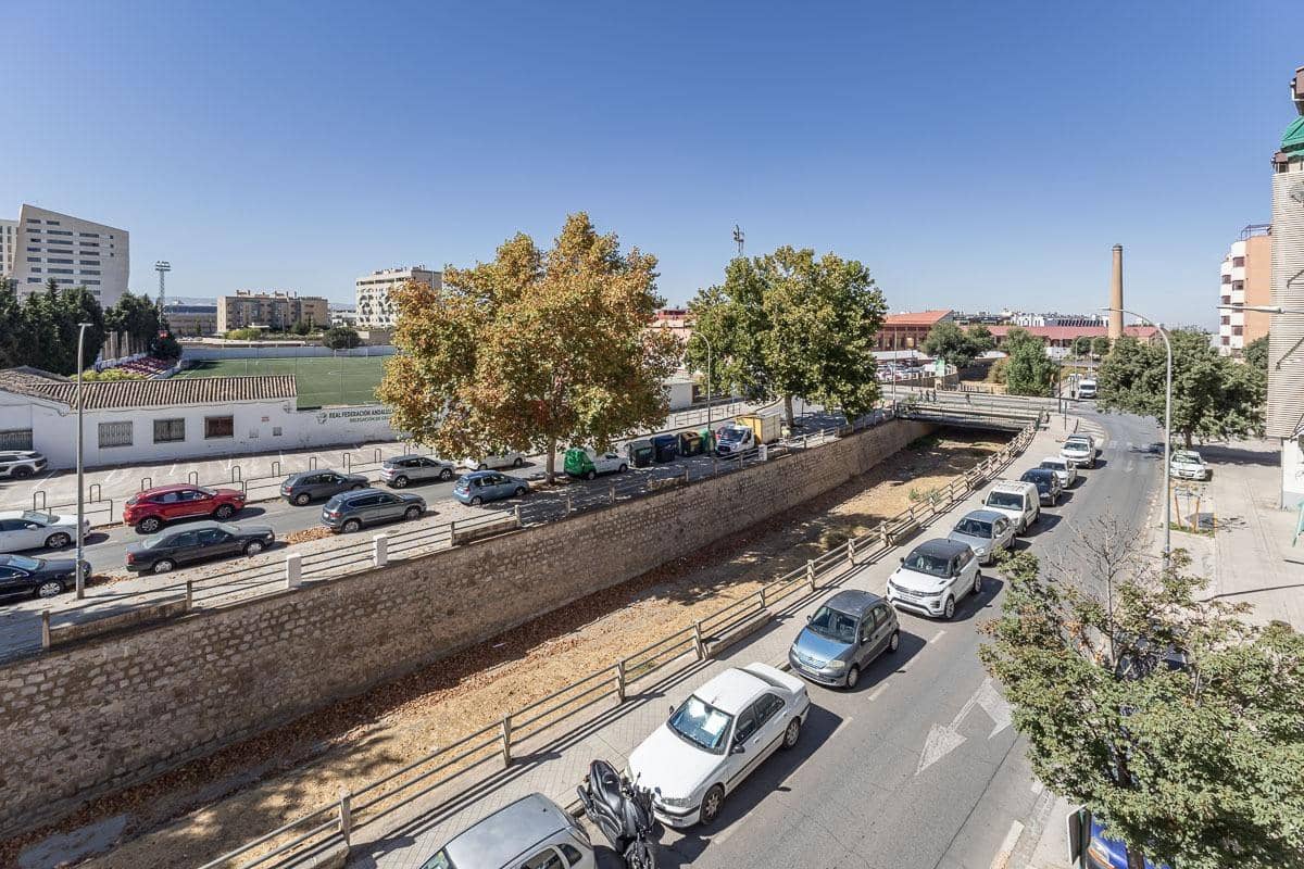 4 sypialnia Dom na sprzedaż w Miasto Grenada z garażem - 470 000 € (Ref: 9386225)