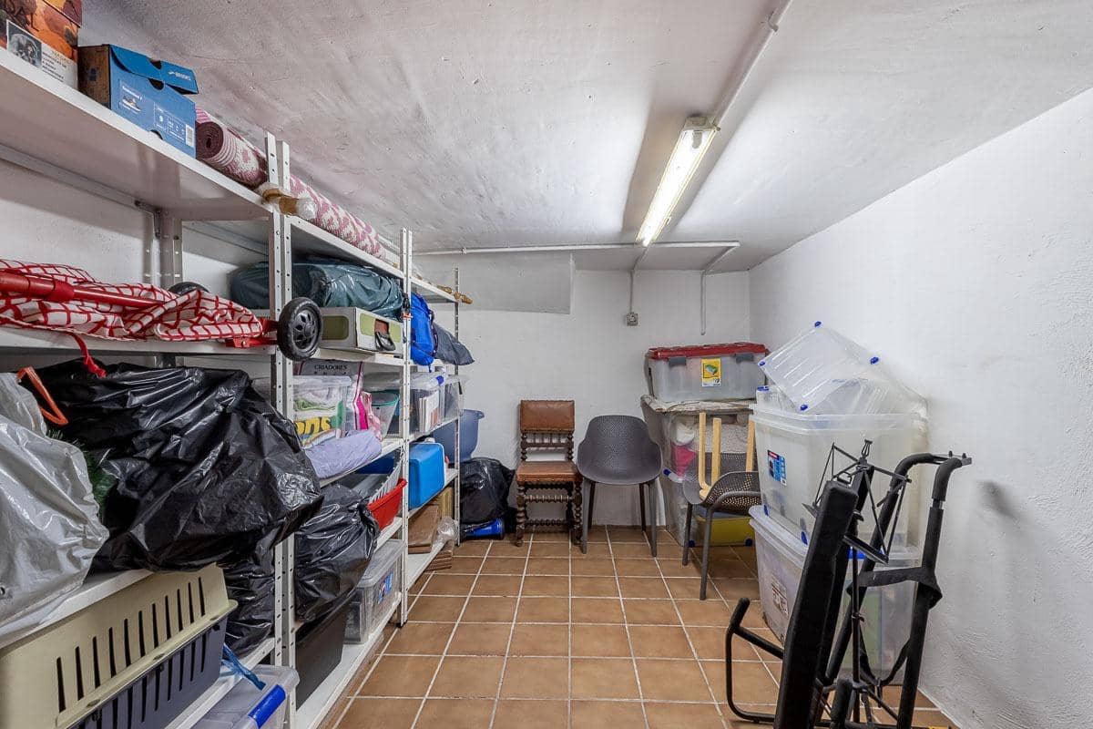 4 sypialnia Dom na sprzedaż w Miasto Grenada z garażem - 470 000 € (Ref: 9386225)