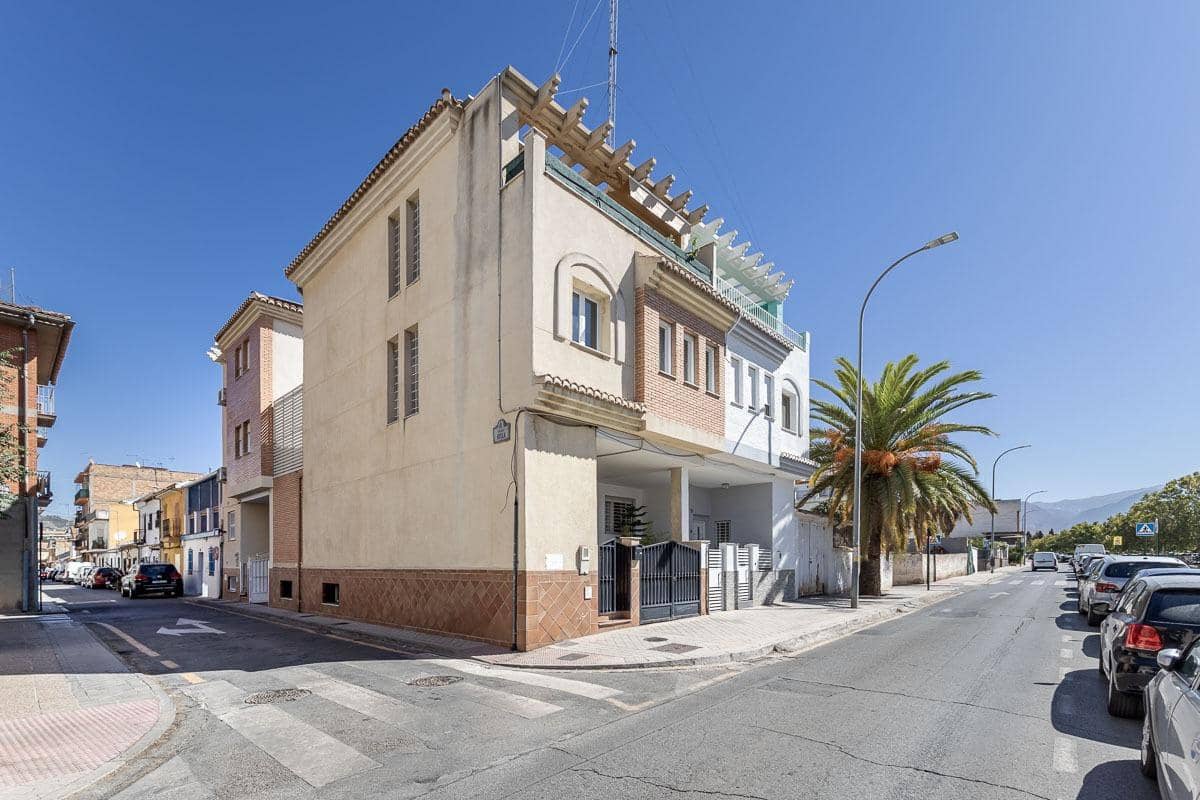 4 sypialnia Dom na sprzedaż w Miasto Grenada z garażem - 470 000 € (Ref: 9386225)