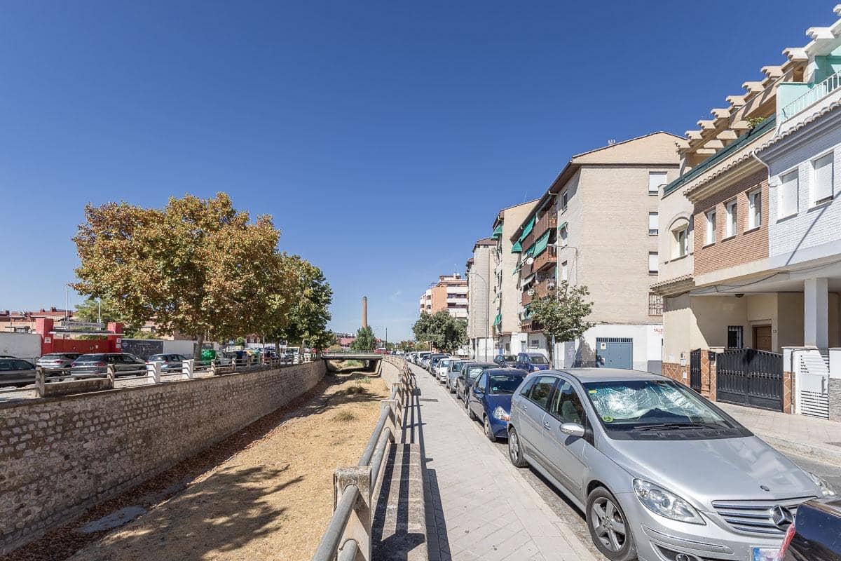 4 sypialnia Dom na sprzedaż w Miasto Grenada z garażem - 470 000 € (Ref: 9386225)