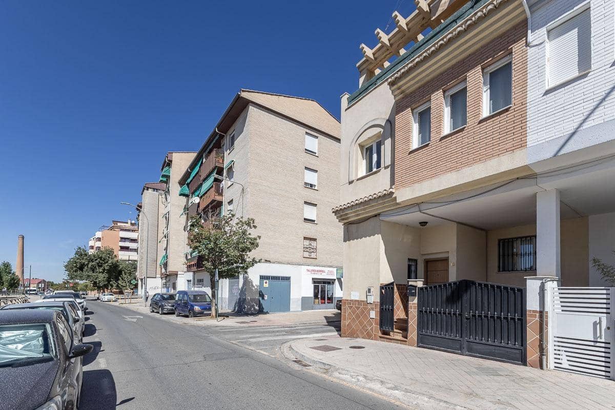 4 sypialnia Dom na sprzedaż w Miasto Grenada z garażem - 470 000 € (Ref: 9386225)