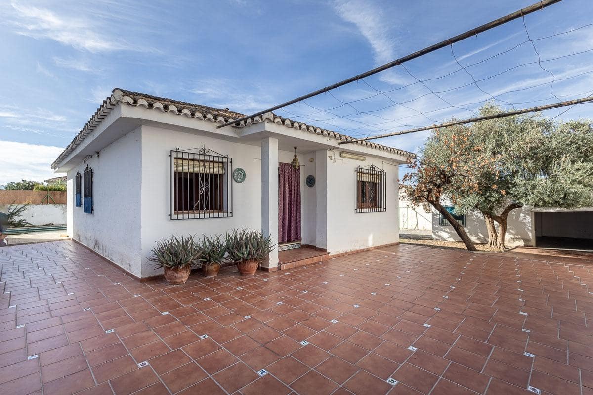 4 bedroom Villa for sale in Granada city with pool garage - € 470,000 (Ref: 9386226)