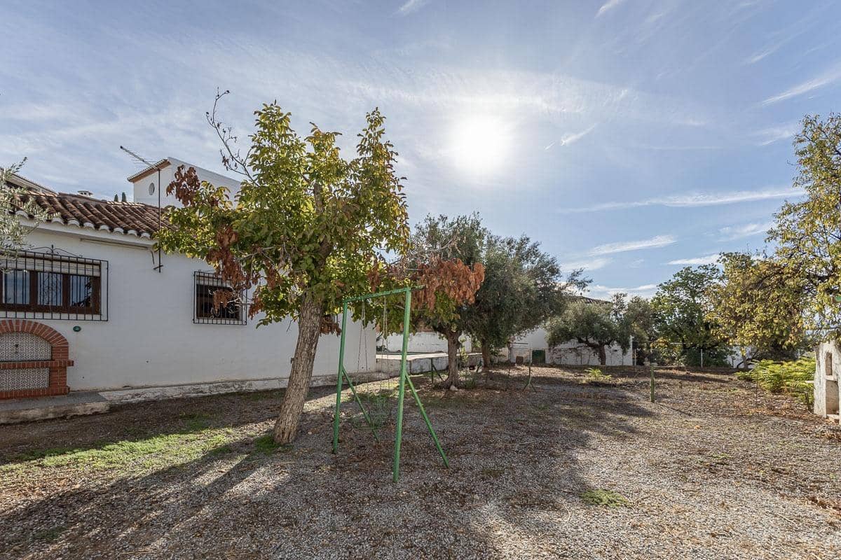 4 bedroom Villa for sale in Granada city with pool garage - € 470,000 (Ref: 9386226)