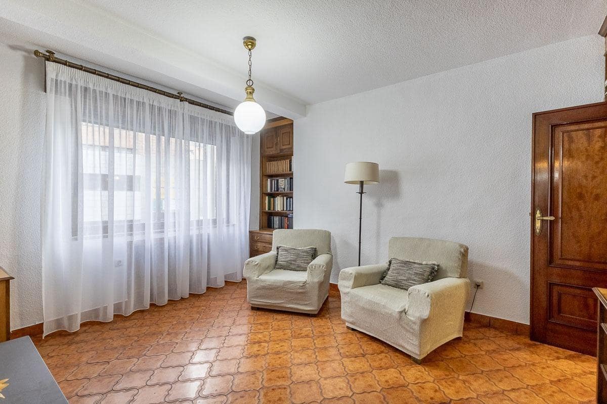 5 bedroom Flat for sale in Granada city - € 380,000 (Ref: 9390587)