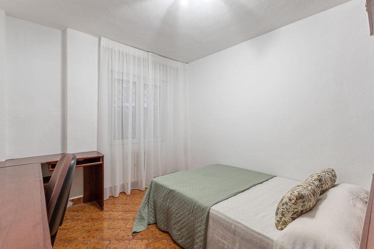5 bedroom Flat for sale in Granada city - € 380,000 (Ref: 9390587)